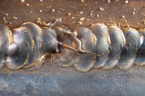 The fillet weld is placed using the MAG method. Errors in steel connections u Foto stock