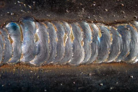 The fillet weld is placed using the MAG method. Errors in steel connections u 스톡 사진