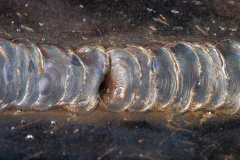 The fillet weld is placed using the MAG method. Errors in steel connections u Foto stock