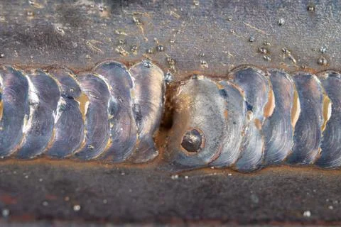 The fillet weld is placed using the MAG method. Errors in steel connections u 스톡 사진
