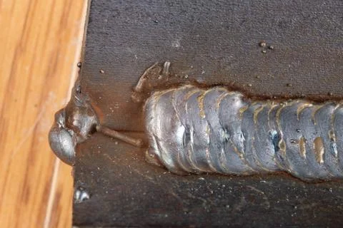 The fillet weld is placed using the MAG method. Errors in steel connections u 스톡 사진