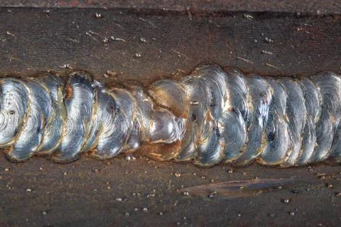 The fillet weld is placed using the MAG method. Errors in steel connections u Foto stock