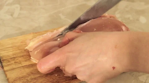Filleting chicken meat Vídeos de archivo 33786204
