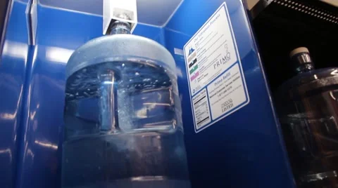 Filling up 5 gallon jug at walmart Stock-Footage 59757993