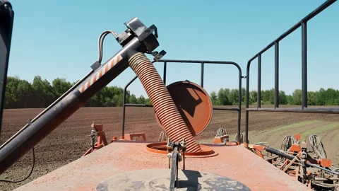 Filling Agricultural Seeder with Grain Before Spring Sowing Vidéo 345022068