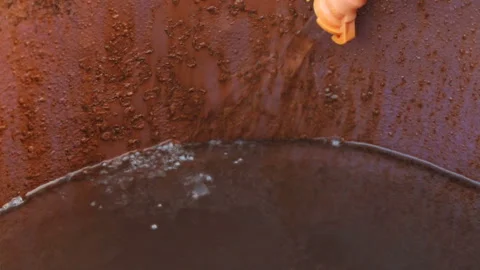 Filling barrel with water Video stock 99899239