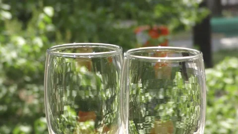 Filling the beer glasses Stockbeeldmateriaal 91622914