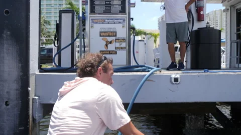 Filling up boat gas tank 動画素材 162490553