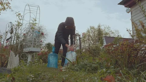 Filling bottles with water Stock-Footage 346990277