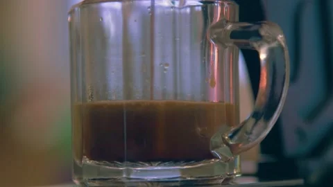 Filling coffee cup Video stock 169260246