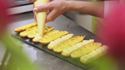 Filling eclairs with vanilla cream. Stock Footage 154369346