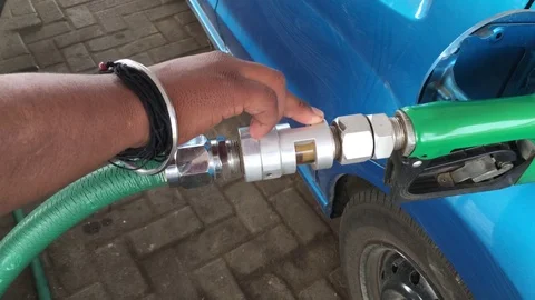 Filling up of fuel in a car Video stock 70985889