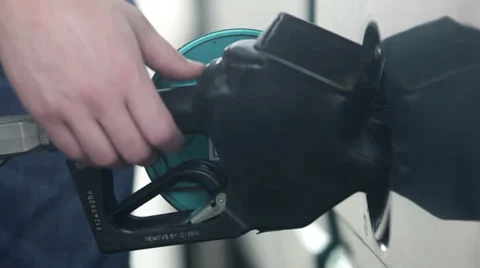 Filling up gas tank Video stock 33309175