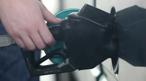 Filling up gas tank Video stock 33465055