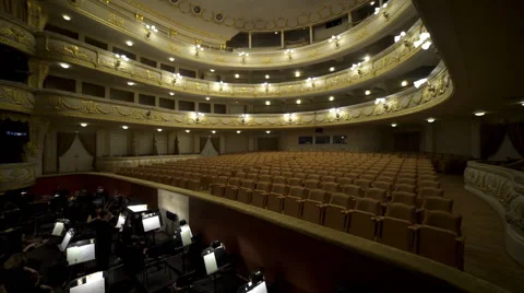 Filling the hall Opera Видео 62809364