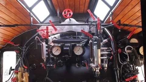 Filling (interior) of the old train. Manometers. Vídeos de archivo 47061390