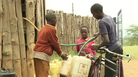 Filling jerry cans of water Stock-Footage 22243566