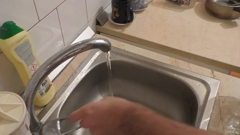 Filling a mug Stock Footage 90463229