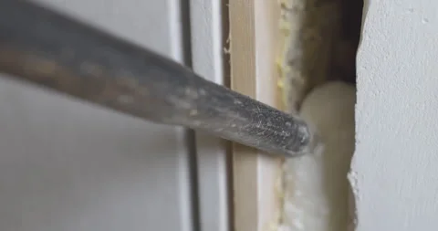 Filling with polyurethane foam between the window space. Video stock 298317569