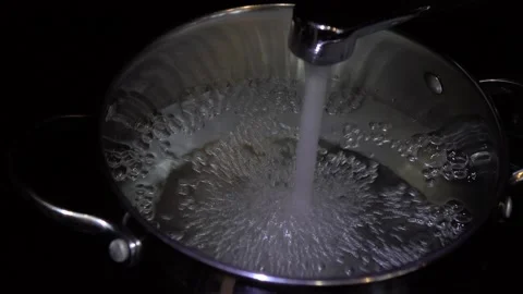 Filling pot with tap water. Stock Footage 147884677