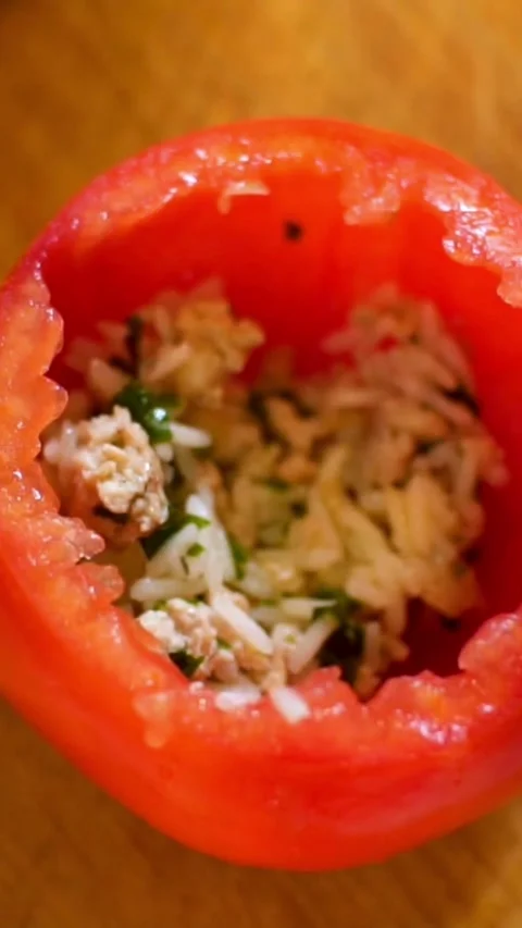 Filling red tomato with minced meat and rice stuffing Video stock 334183608
