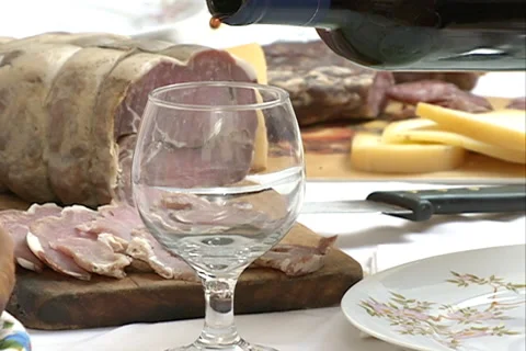Filling red wineglass 库存影片 37679089