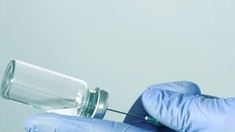 Filling syringe with liquid Stockbeeldmateriaal 70748449