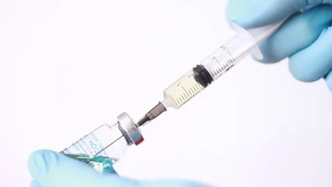 Filling syringe with medicine 動画素材 80549920