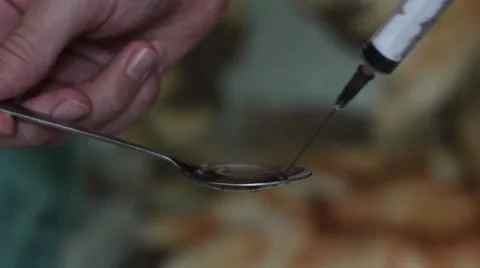 Filling syringe with narcotics 動画素材 66754042