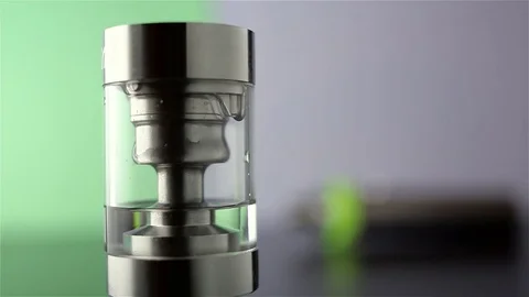 Filling of a tank for an electronic cigarette Vídeos de archivo 71142183