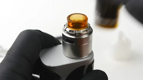 Filling of a tank for an electronic cigarette liquid close up. 스톡 동영상 131853610