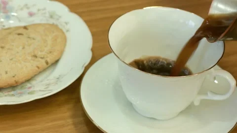 Filling tea cup with tea Stock-Footage 225922150