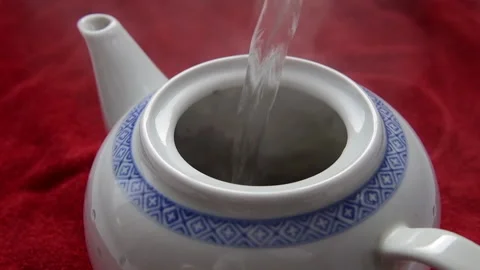 Filling a tea pot Stock Footage 148391740