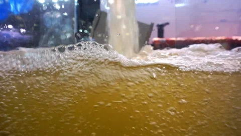 Filling a transparent container with water Stock Footage 139148376