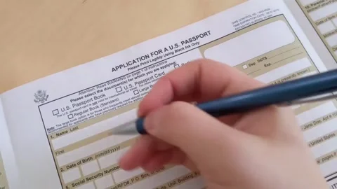 Filling USA Passport Application Vídeos de archivo 131901790
