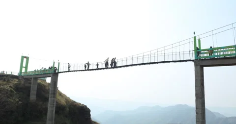 Film crew on a Bridge Vídeo Stock 335391941