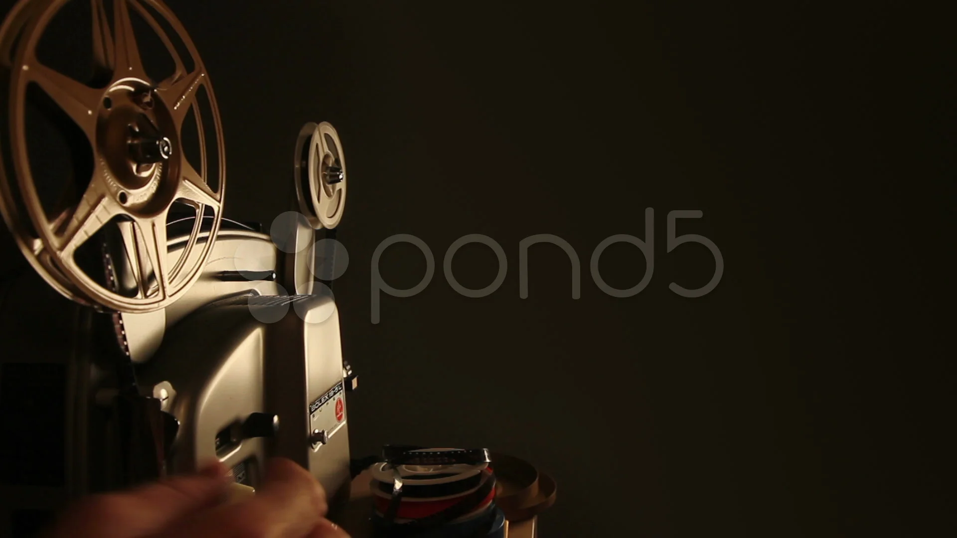 Film Projector and Blank Screen, Stock Video