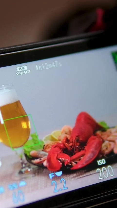 Filming on camera on camera beer lobster and shrimp delicious food Stock Footage 313392205