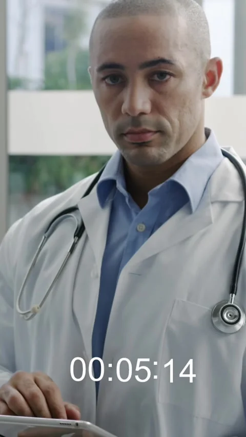 Filming a doctor on a digital camera 4k Stock Footage 324433509