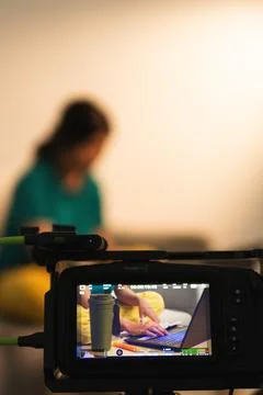 Filming a focused creative session indoor space casual environment close-up.. 库存照片