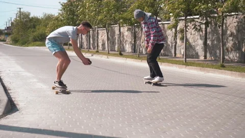 Filming Skateboard Tricks 動画素材 91802202