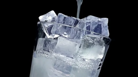 Filtered liquid ice cube filling container closeup. Fresh beverage in glass.. Stock Footage 265845503