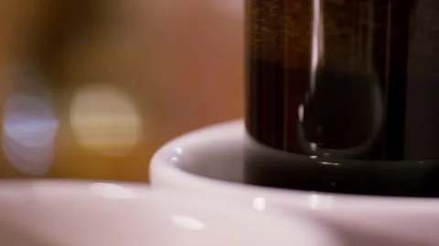 Filtering out grounds from coffee cu. Pour over into mugs C Vídeo Stock 123873556