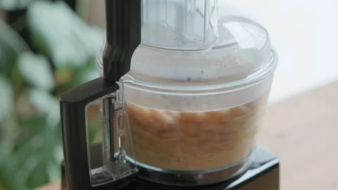 Final Blending Stage of Silky Smooth Hummus in a Modern Food Processor Видео 326642374