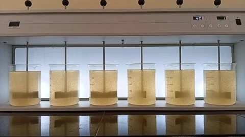 Final Slow Mixing Phase at 40 RPM Jar Test 動画素材 333298544