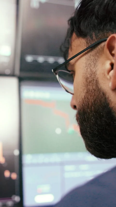 Finance, business and man on computer screen with chart for trading, stock 스톡 동영상 332919764
