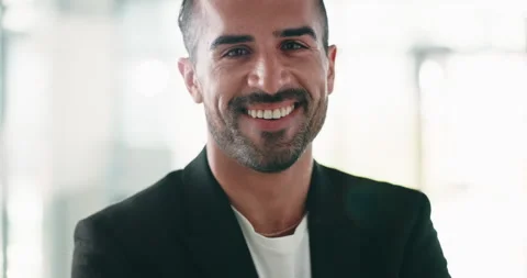 Finance, face or man in workplace with laugh, pride or ambition as funding Vidéo 331644835