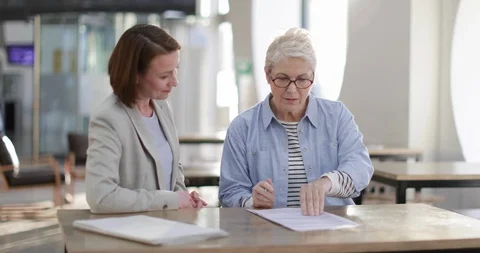 Financial advisor meeting with client Stock Footage 86532808