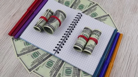 Financial concept with rolls of 100 dollar bills. Rotating table Vídeo Stock 149754273