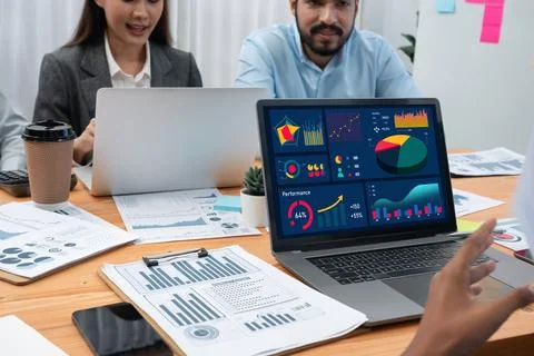 Financial dashboard data display on laptop screen. Concord Foto stock